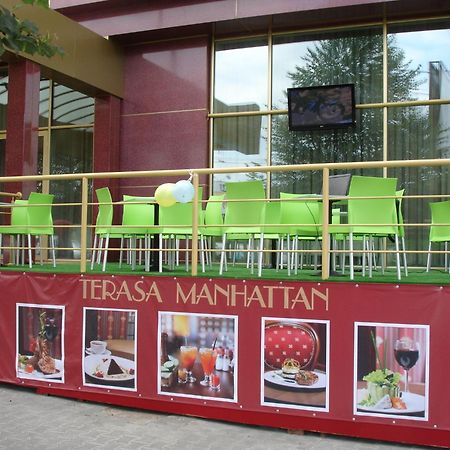 Manhattan Hotel & Restaurant Chisinau Exterior foto