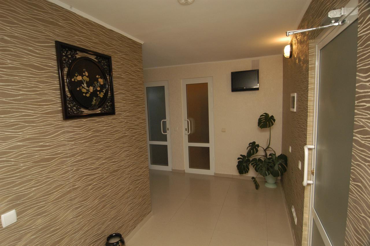 Manhattan Hotel & Restaurant Chisinau Exterior foto