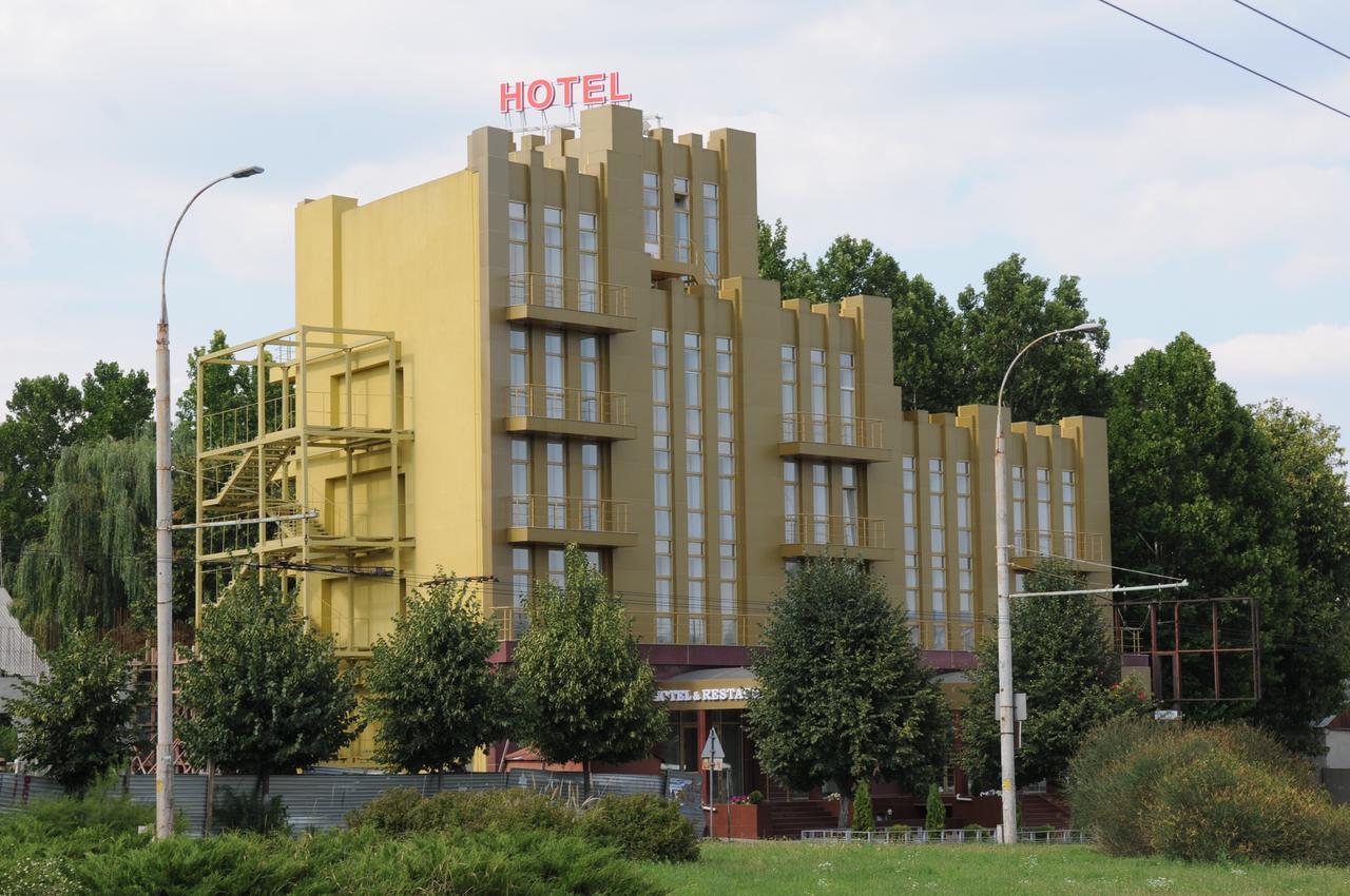 Manhattan Hotel & Restaurant Chisinau Exterior foto